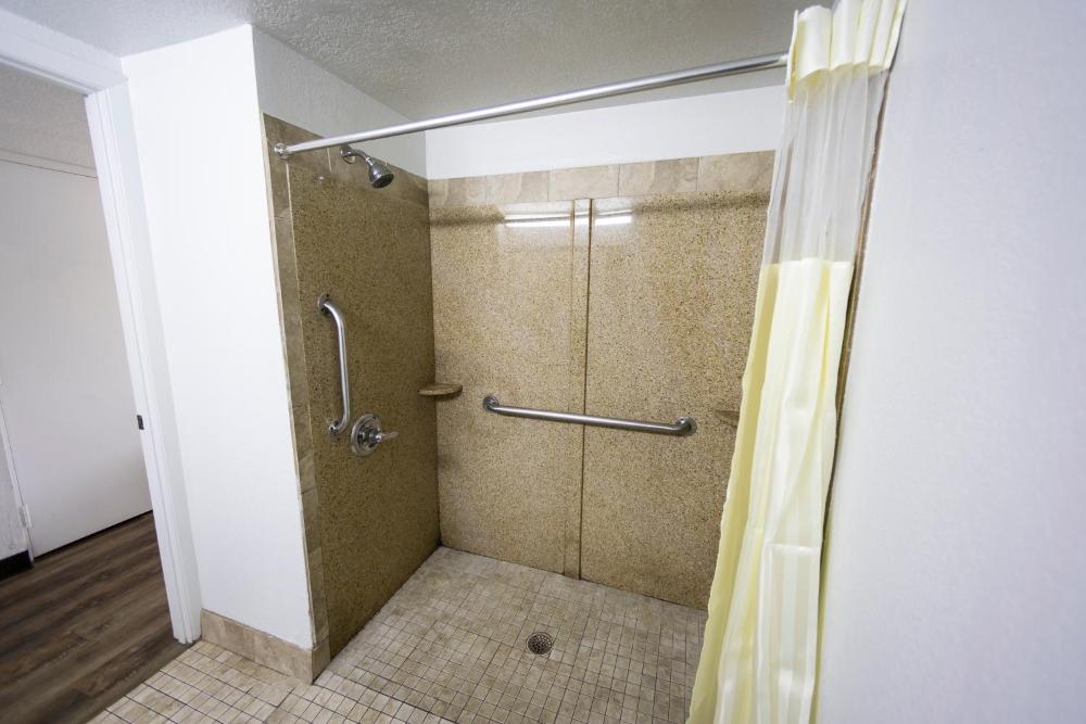 King Room - Disability Access - Non-Smoking interior