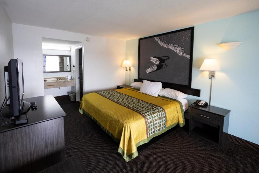 King Room - Non-Smoking interior